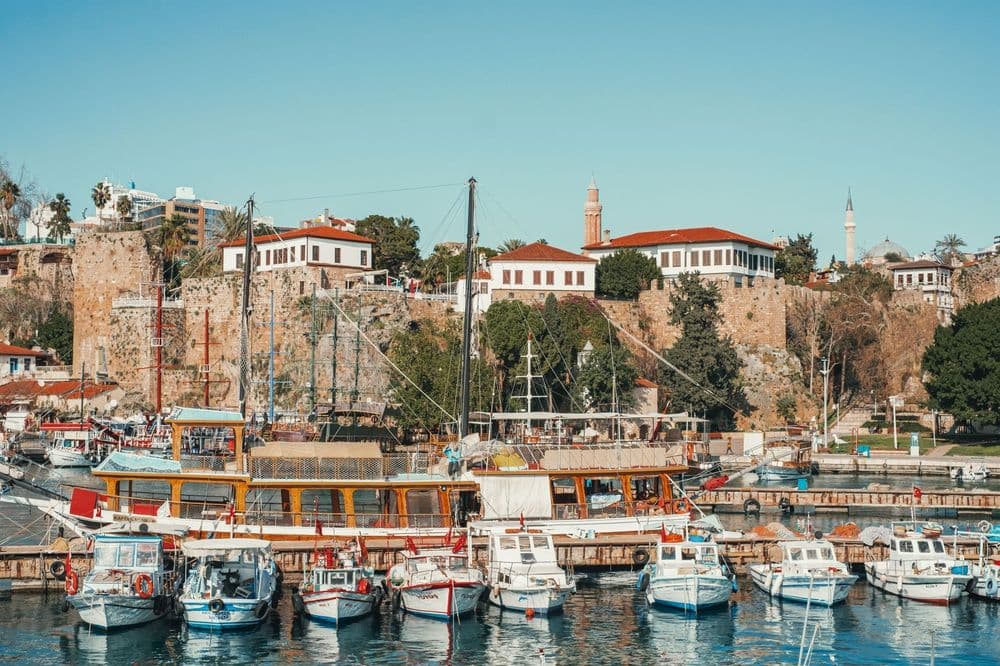 Antalya'da Gezilecek Yerler: Kaleiçi, Şelaleler, Antik Kentler ve Sahil Rotaları