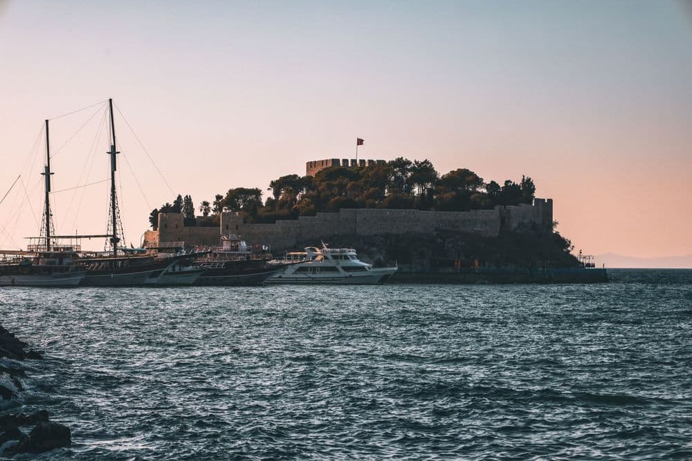 Ladies Beach Kusadasi: Beach, Accommodation and Transport